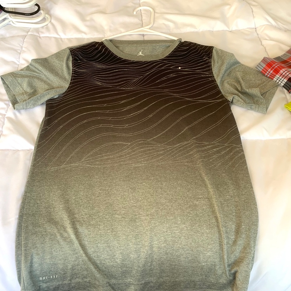 Jordan shirt slightly used can’t see logo